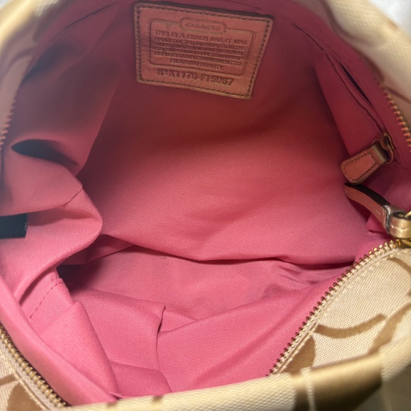 Vtg Coach 24CM Soho Signature Duffle/Shoulder Bag F15067 Tan/Pink/Gold/Metallic - Picture 8 of 12